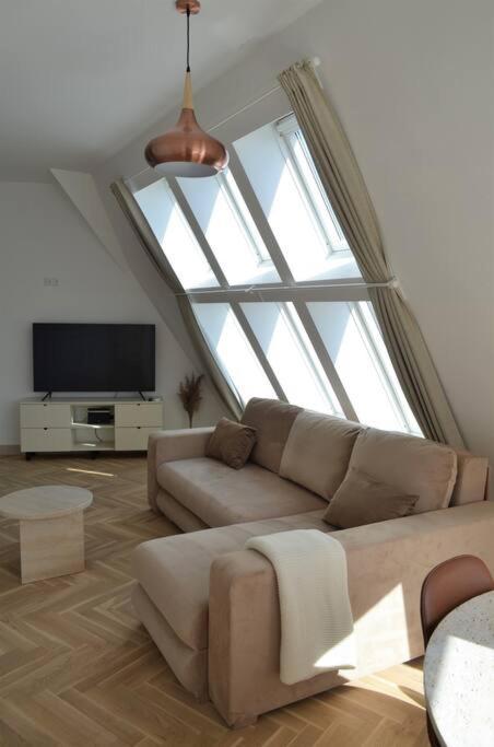 Luxury Apartment With A Balcony And View In Riga Old Town 外观 照片