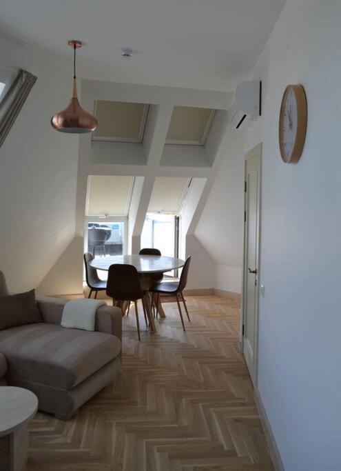 Luxury Apartment With A Balcony And View In Riga Old Town 外观 照片