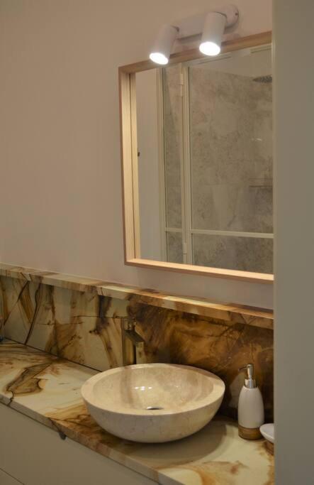 Luxury Apartment With A Balcony And View In Riga Old Town 外观 照片