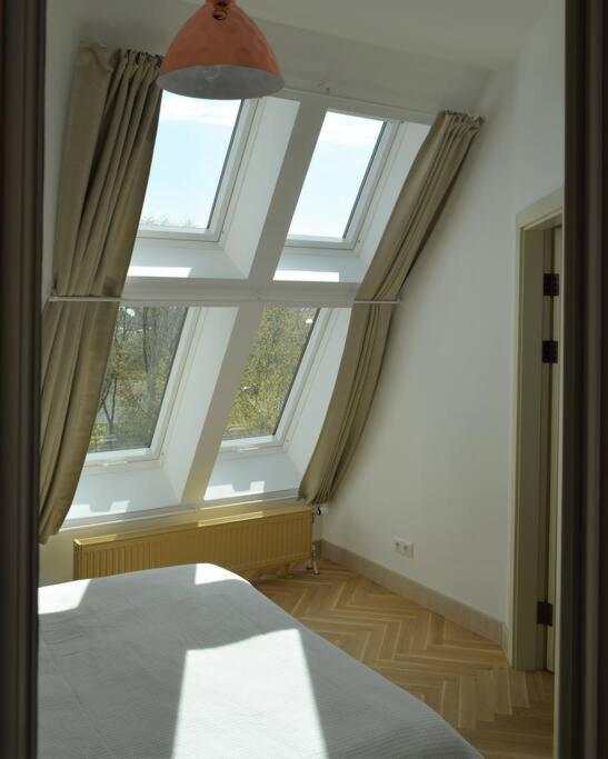 Luxury Apartment With A Balcony And View In Riga Old Town 外观 照片
